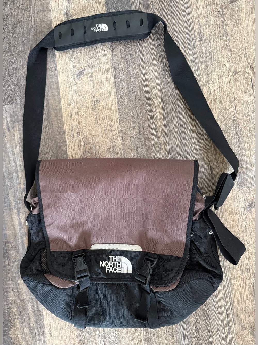The North Face Men’s Brown Nylon Blend Messenger Crossbody Bag Late 2000’s Era